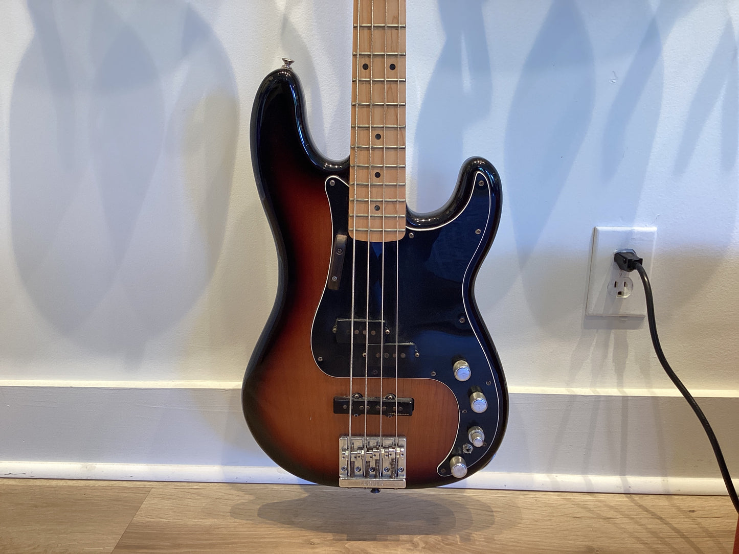 USED Fender Deluxe Active Precision Bass MIM