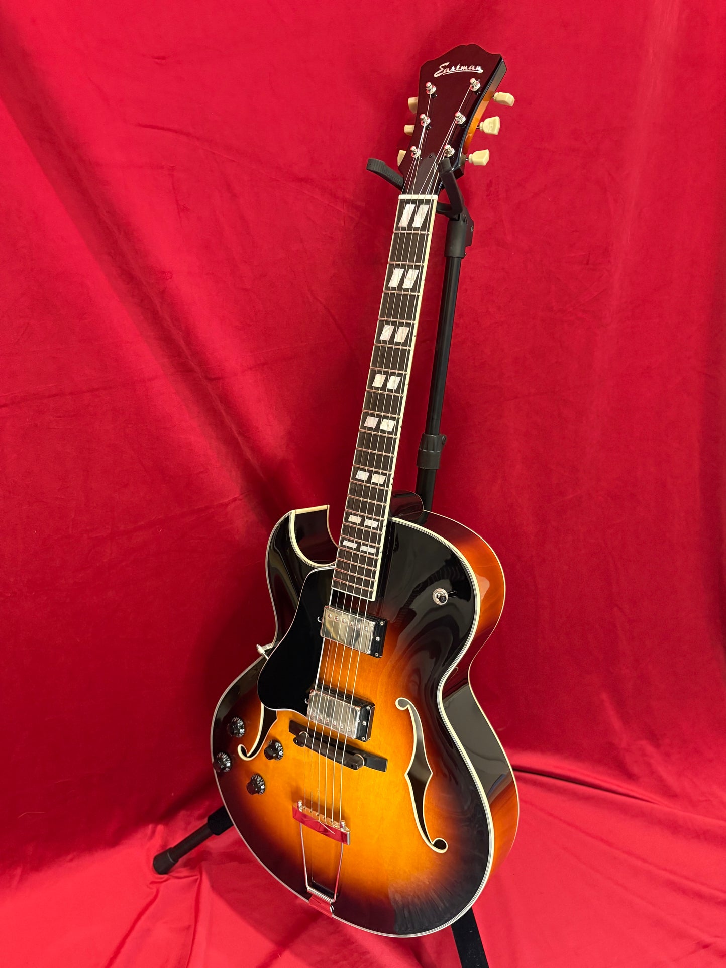 Eastman AR372L Electric Guitar
