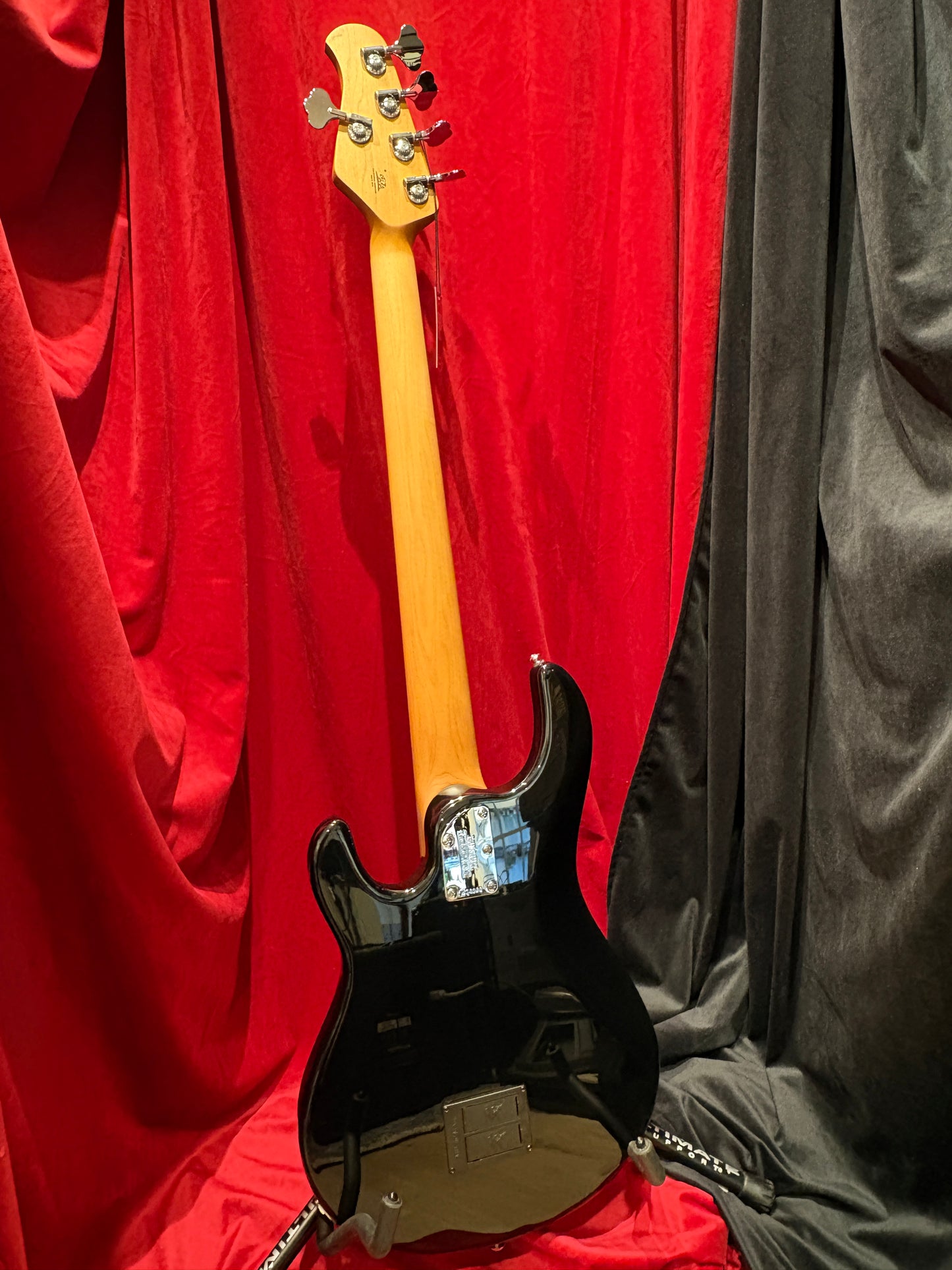Ernie Ball Stingray 5 Black