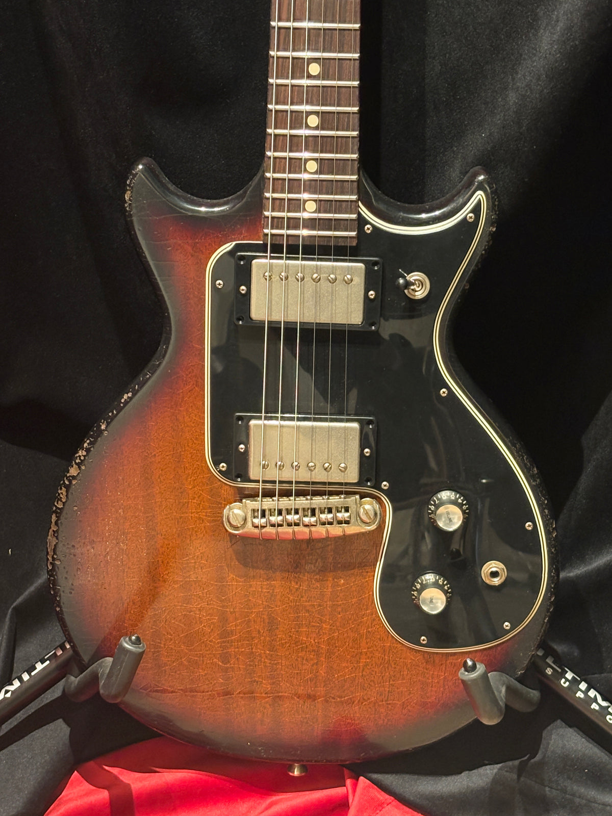 Rock N Roll Relics Black Heart 3 Burst