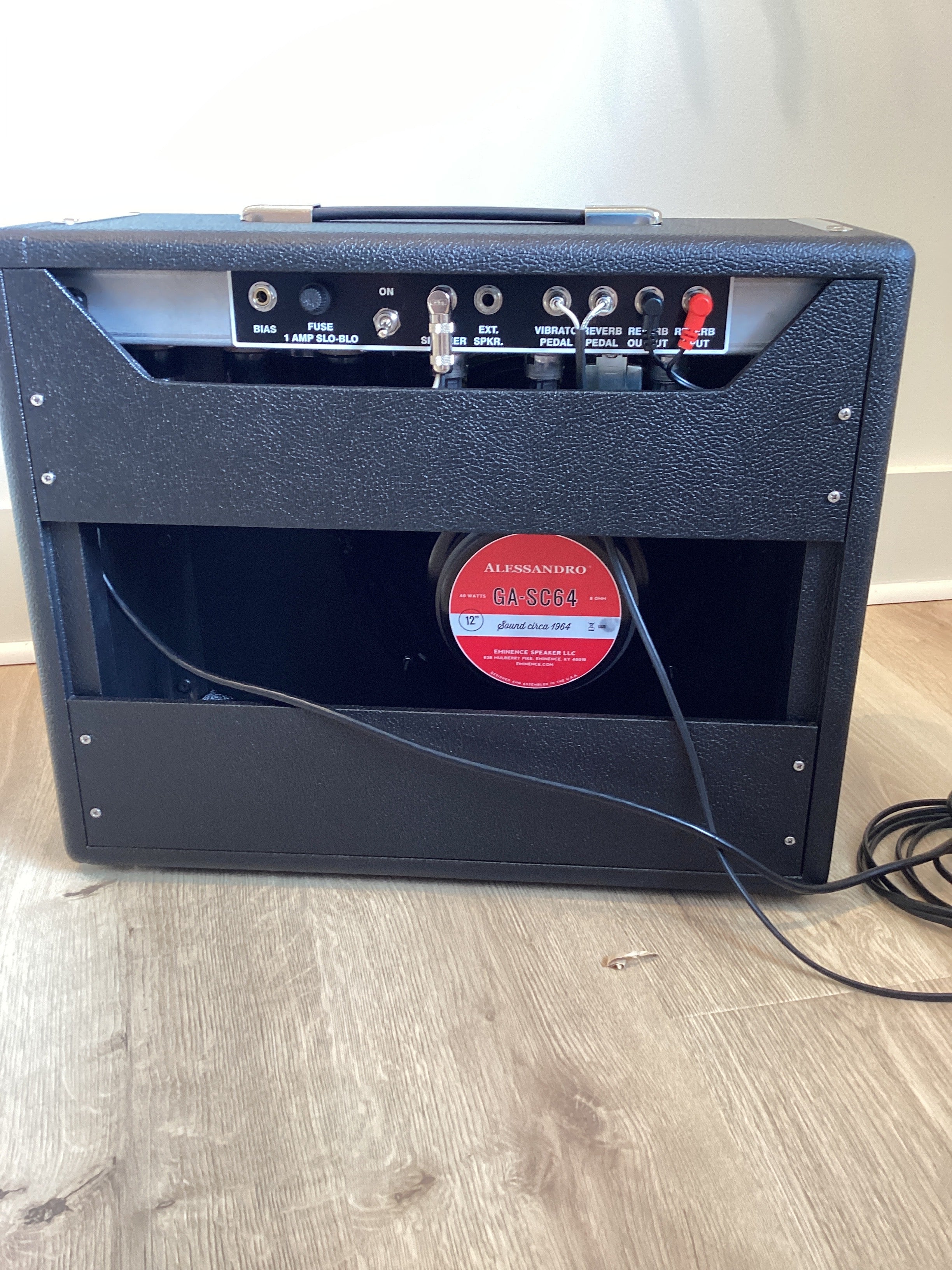 Headstrong Lil King Black Tolex – Rusty's Cool Guitars