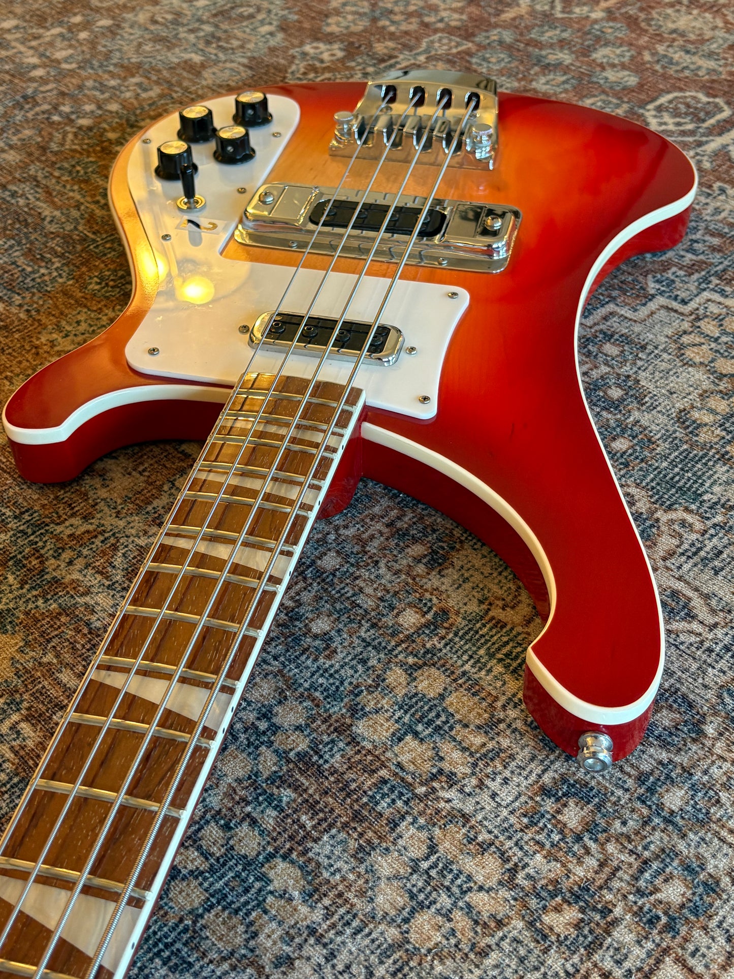 USED Rickenbacker Bass 2016