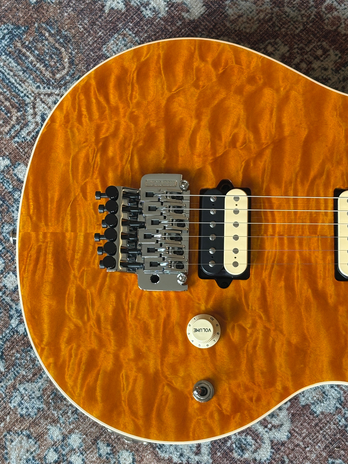 Ernie Ball Axis Premium One