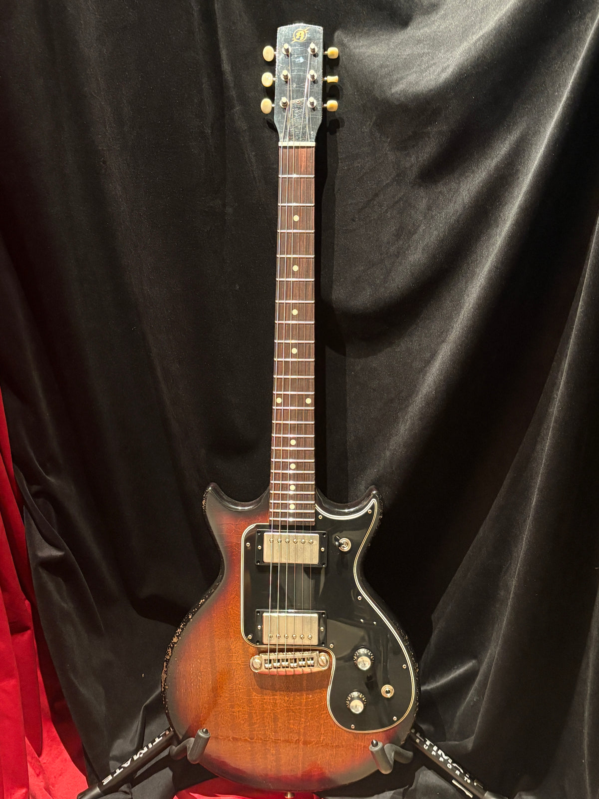 Rock N Roll Relics Black Heart 3 Burst