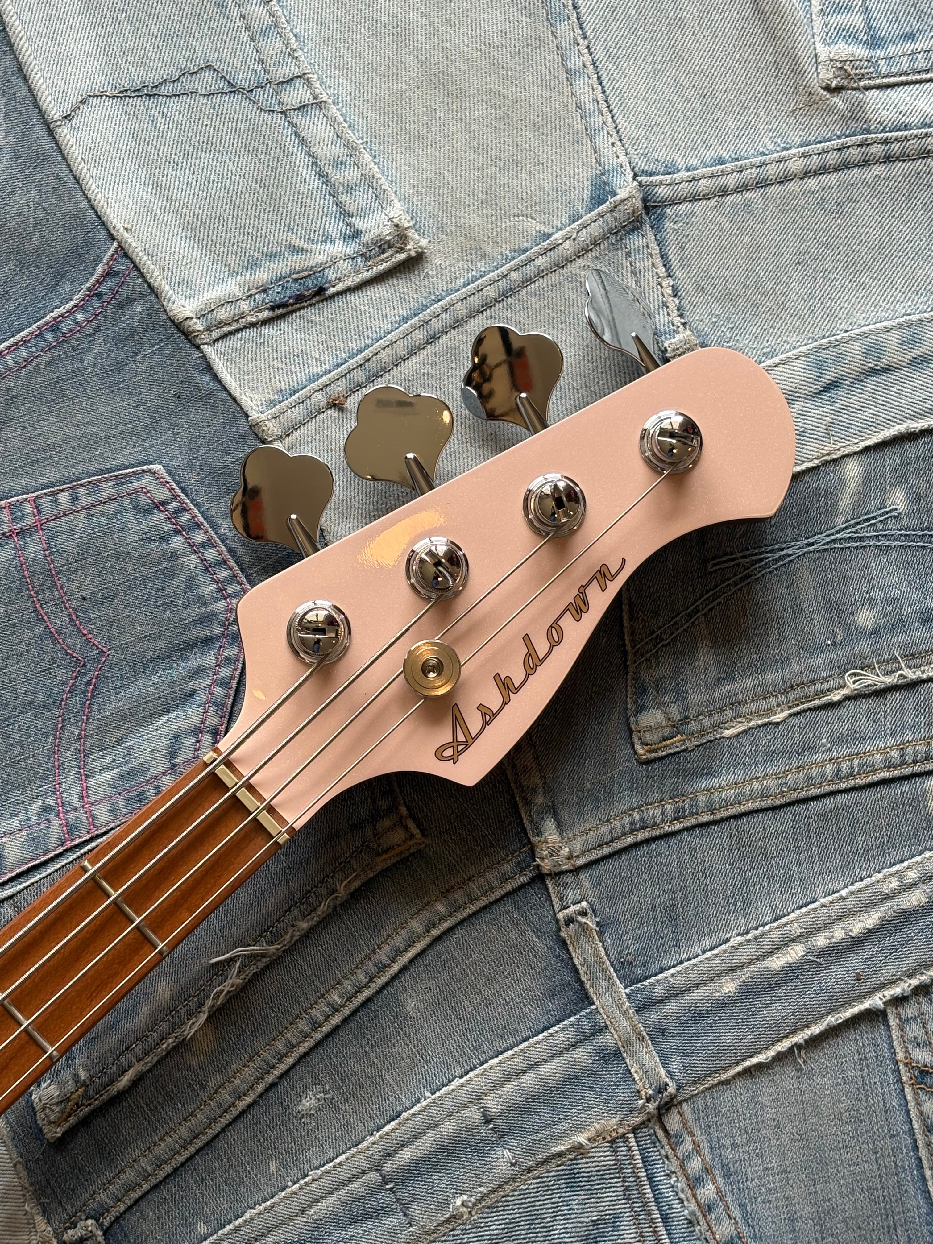 Ashdown Roasted Saint Shell Pink – Rusty's Cool Guitars