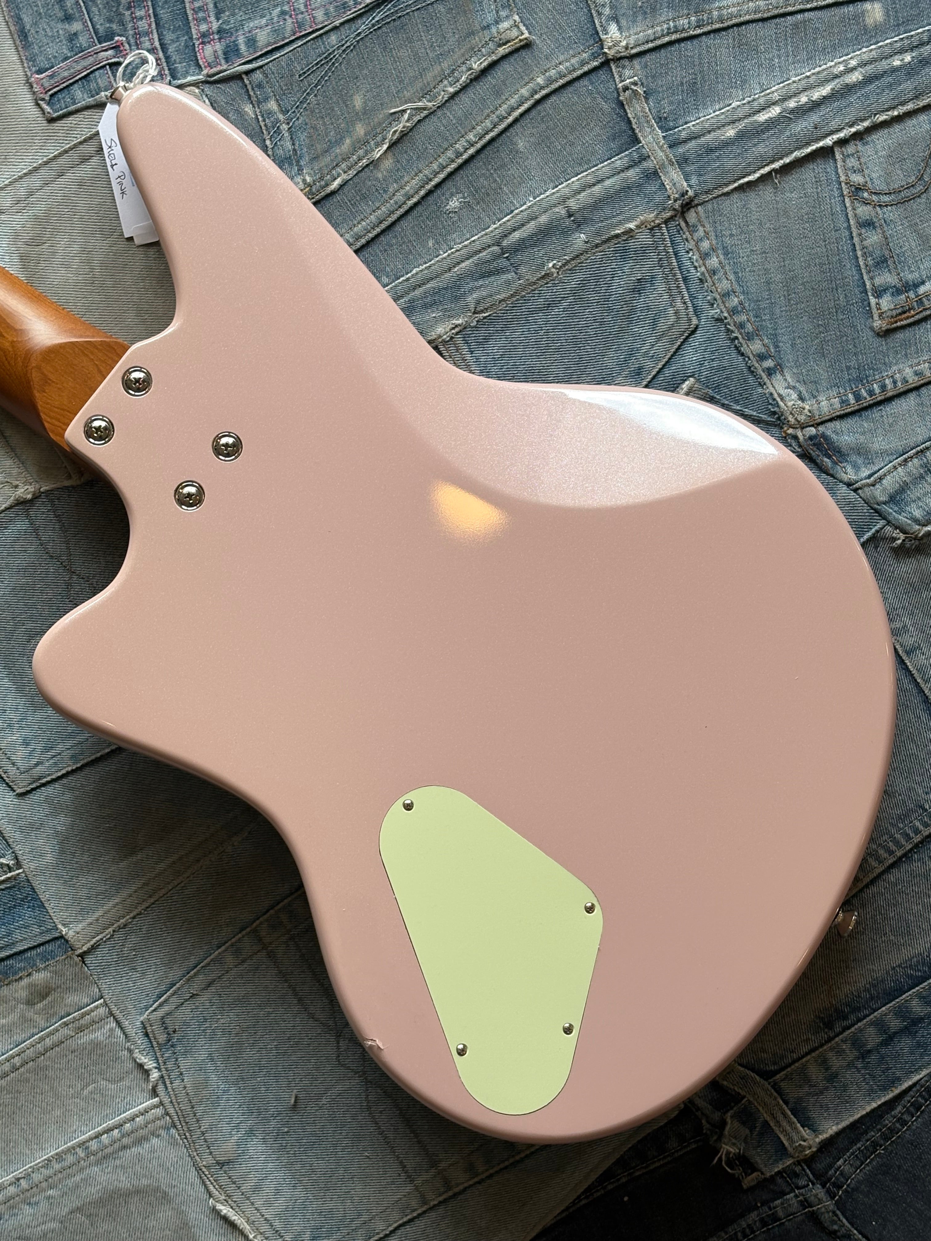 な*ぎ様 Ashdown エレキベース The Saint セイント シェルピン Ashdown Roasted Saint Shell Pink – Rusty's Cool Guitars