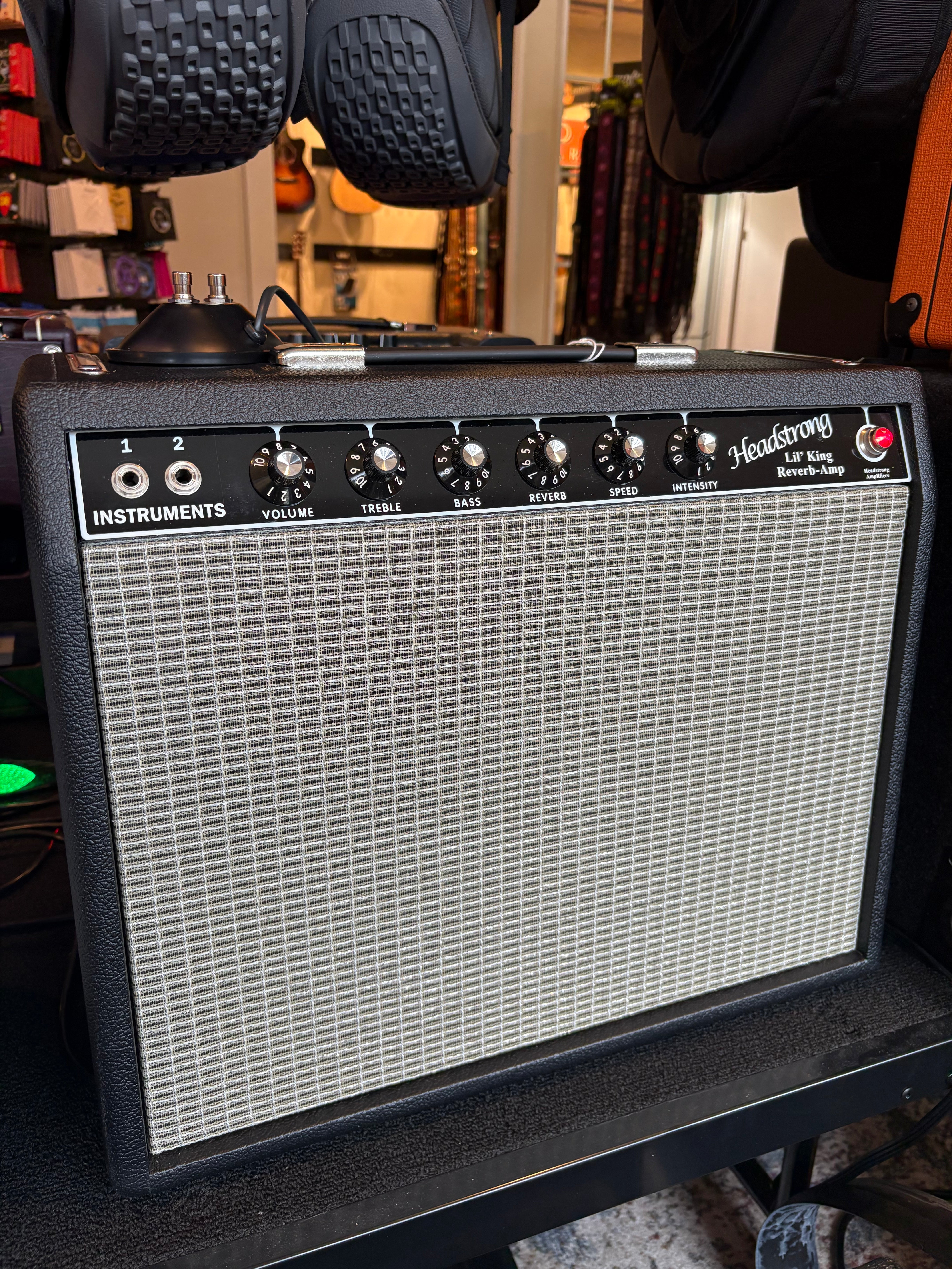 Headstrong Lil King Black Tolex – Rusty's Cool Guitars