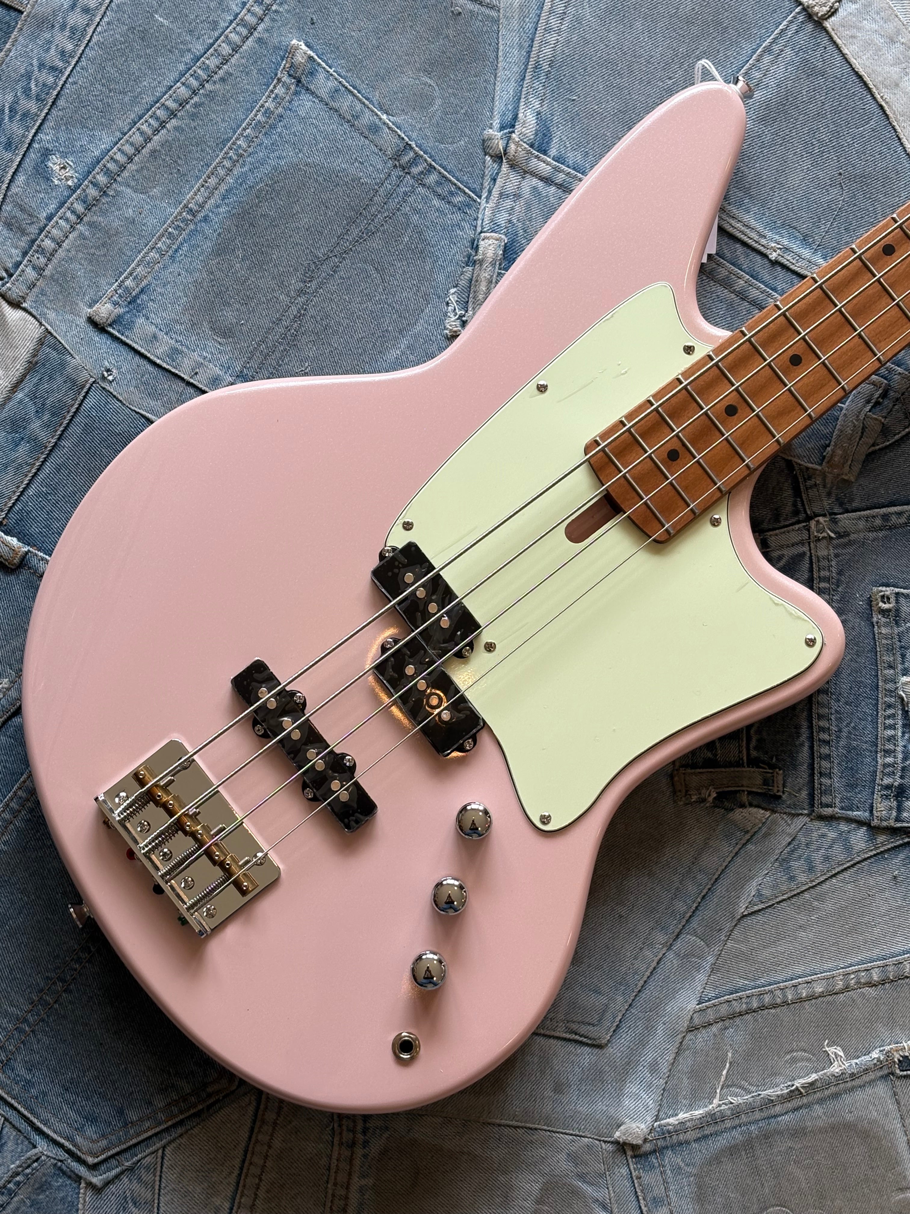 Ashdown Roasted Saint Shell Pink – Rusty's Cool Guitars