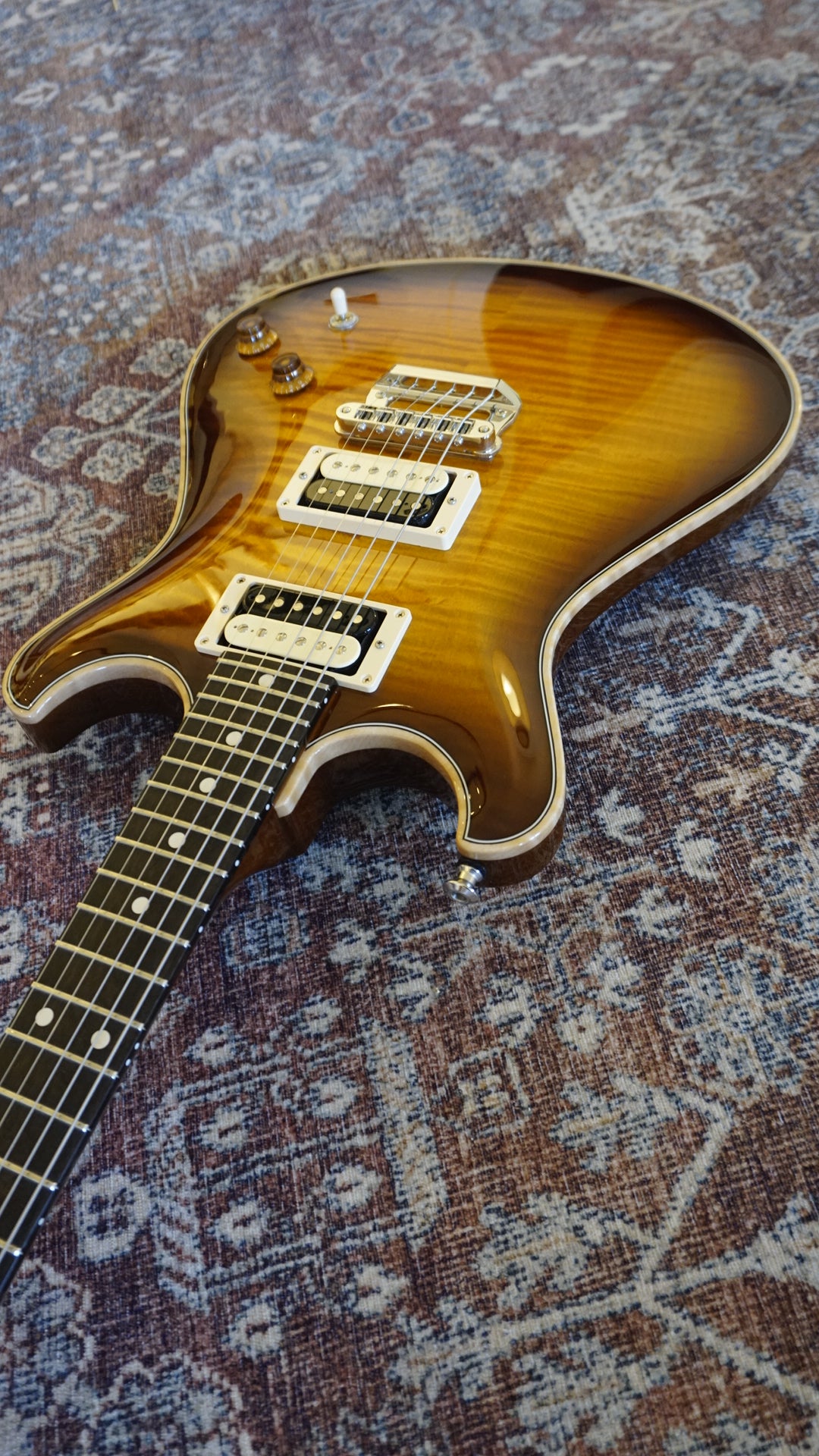 Knaggs Influence Keya Amber Tobacco Burst