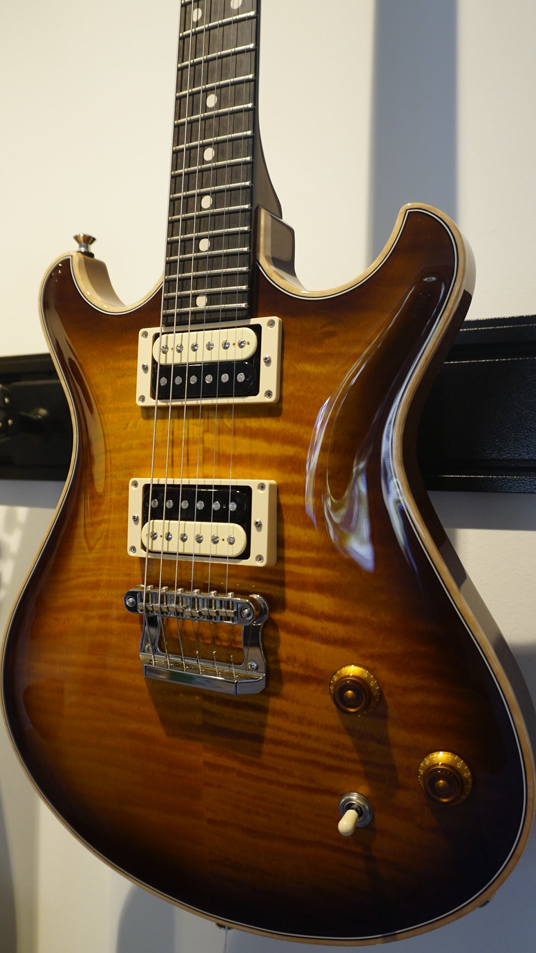 Knaggs Influence Keya Amber Tobacco Burst
