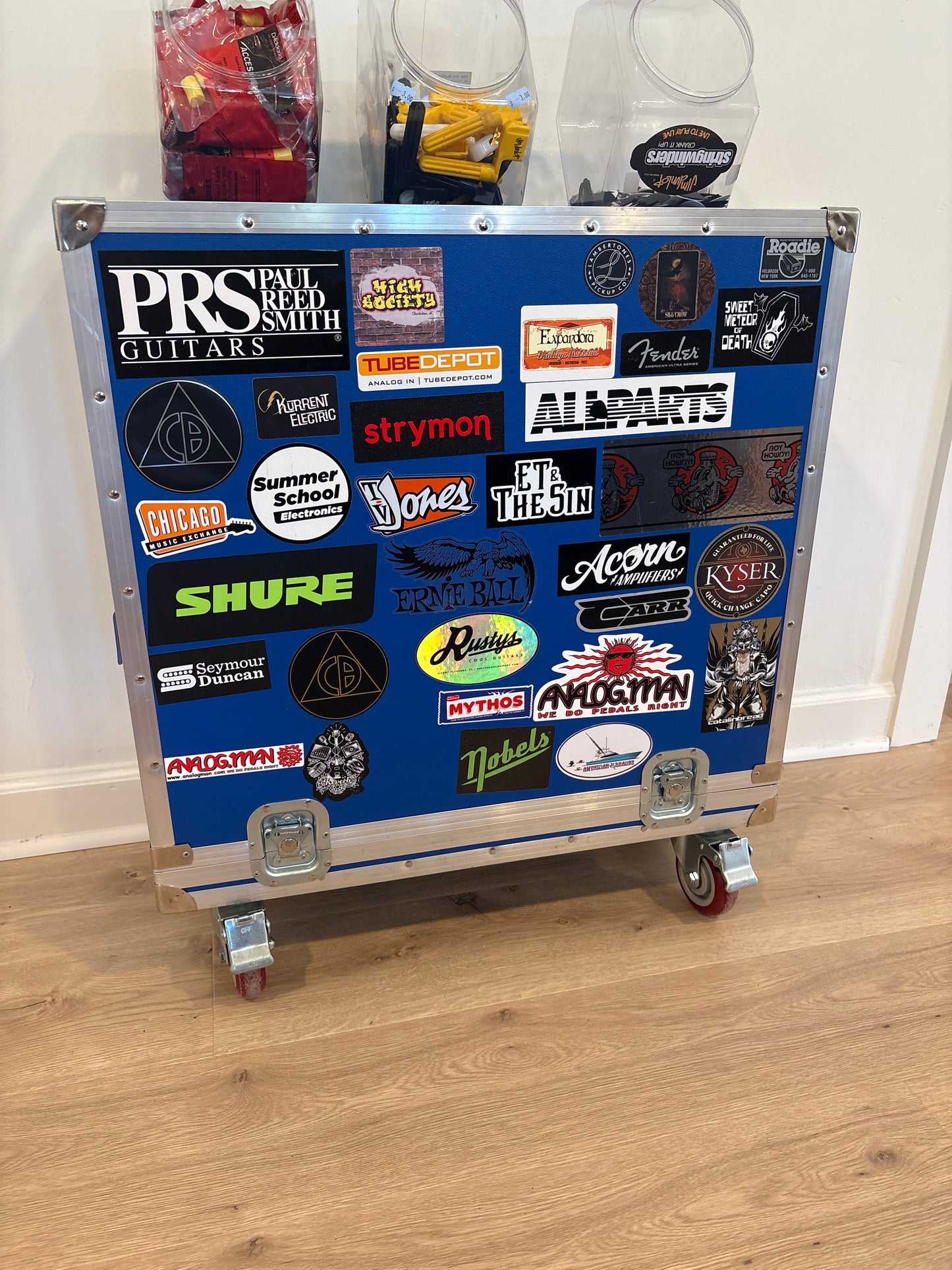 USED BLUE ROAD CASE w Casters