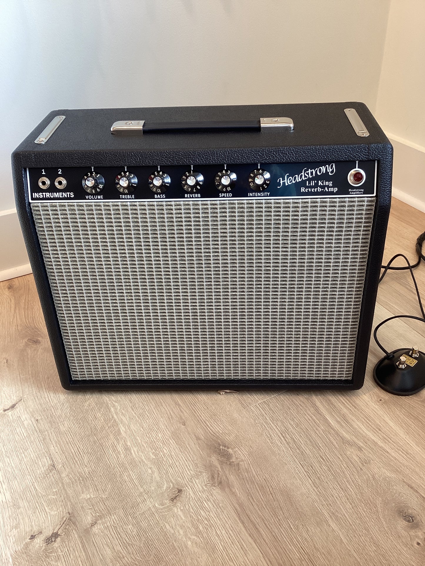 Headstrong Lil King Black Tolex