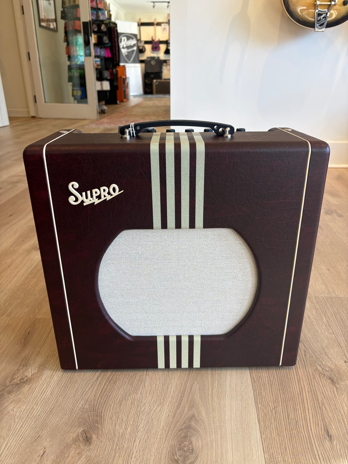 Supro Delta King 12" Burgundy