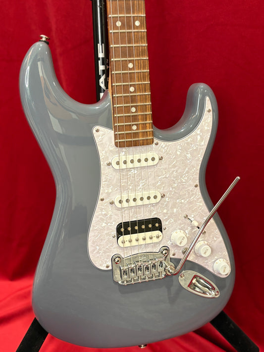 G&L Fullerton Deluxe Legacy Pearl Grey