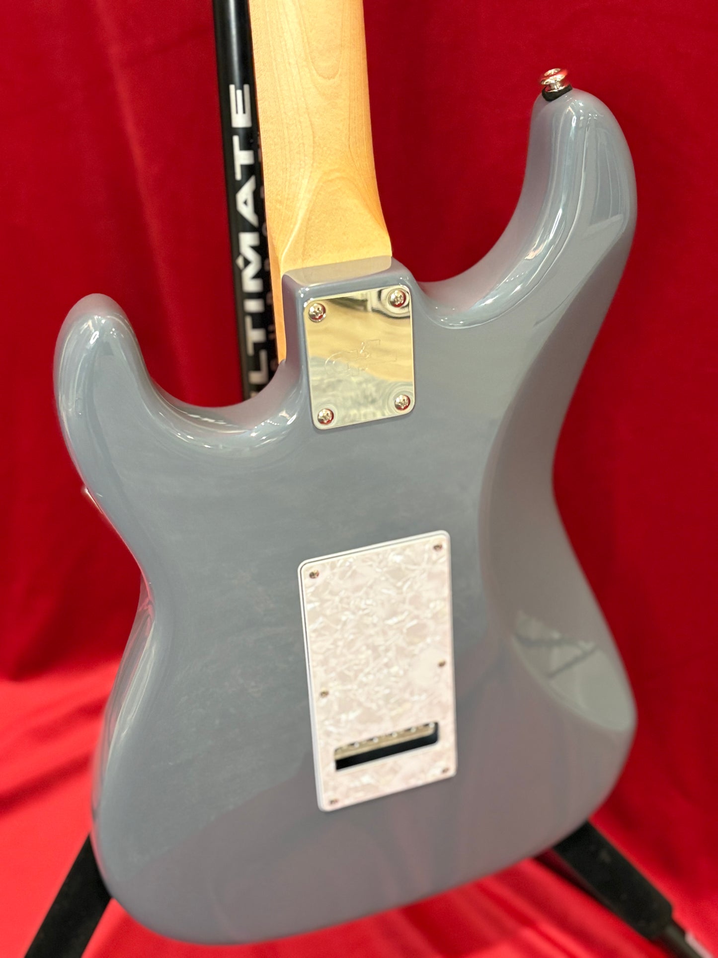 G&L Fullerton Deluxe Legacy Pearl Grey