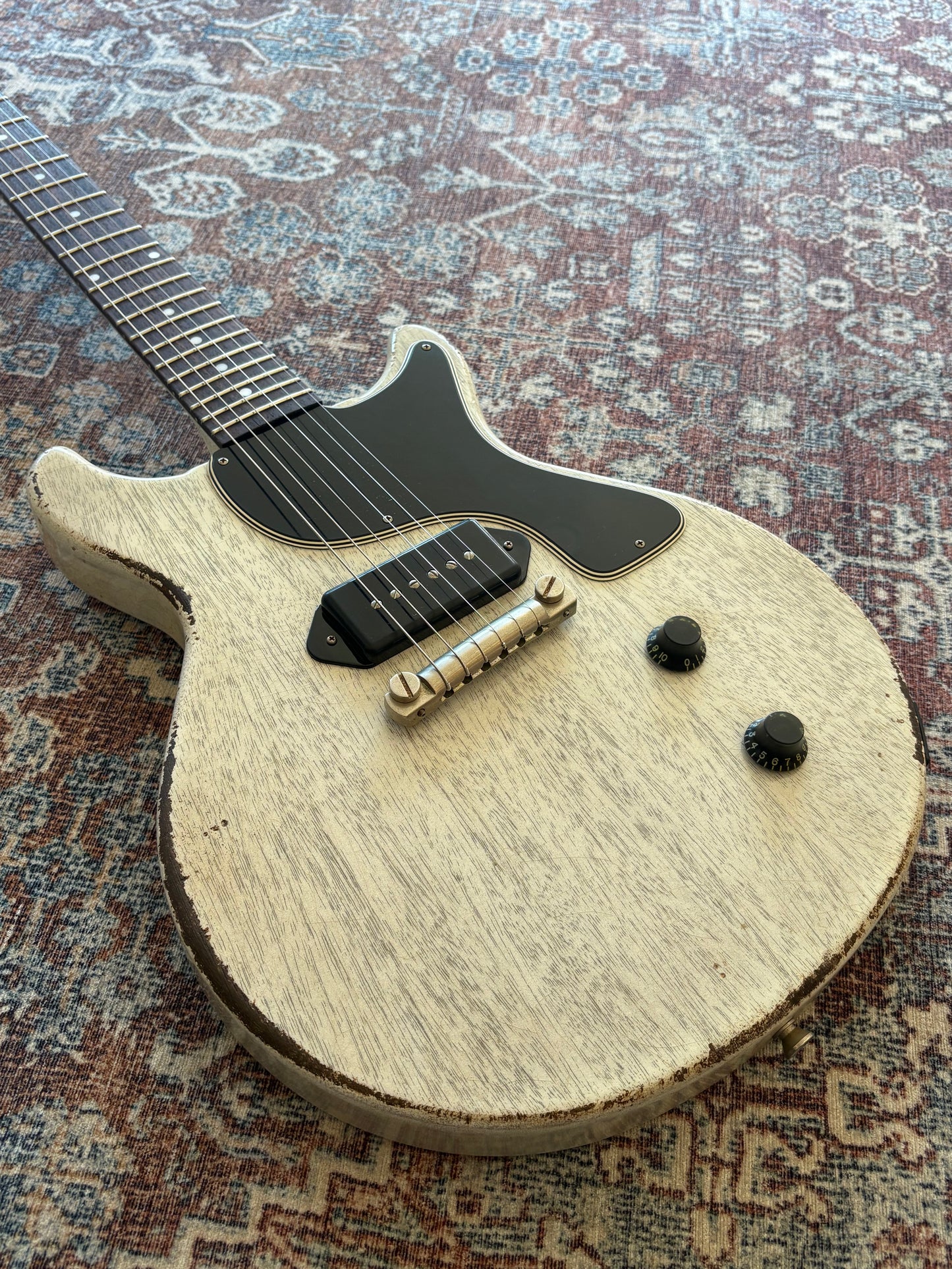 Rock N Roll Relics Thunders TV White