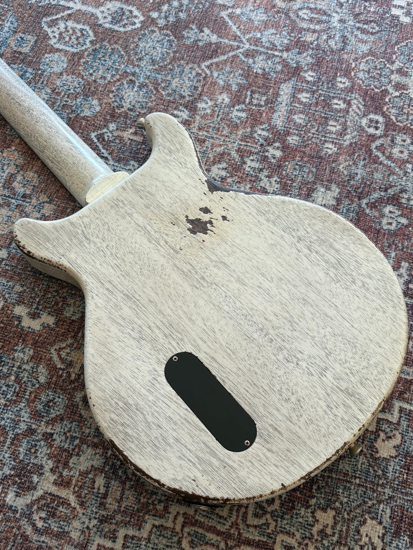 Rock N Roll Relics Thunders TV White