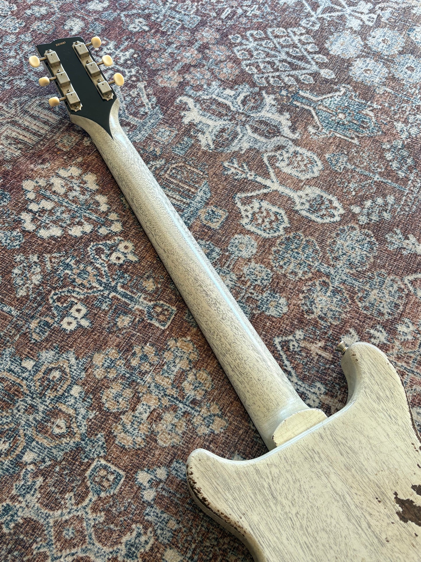 Rock N Roll Relics Thunders TV White