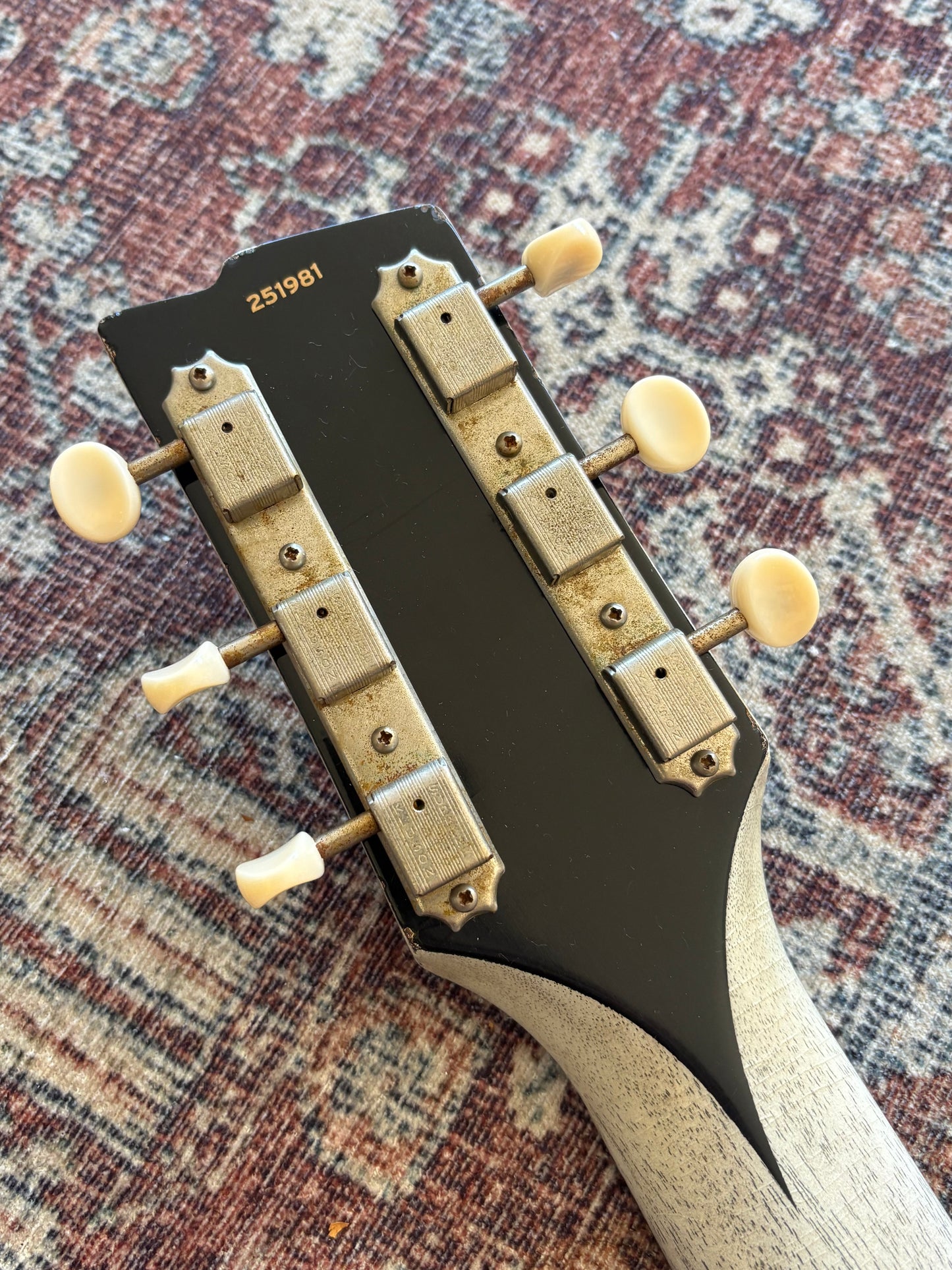 Rock N Roll Relics Thunders TV White