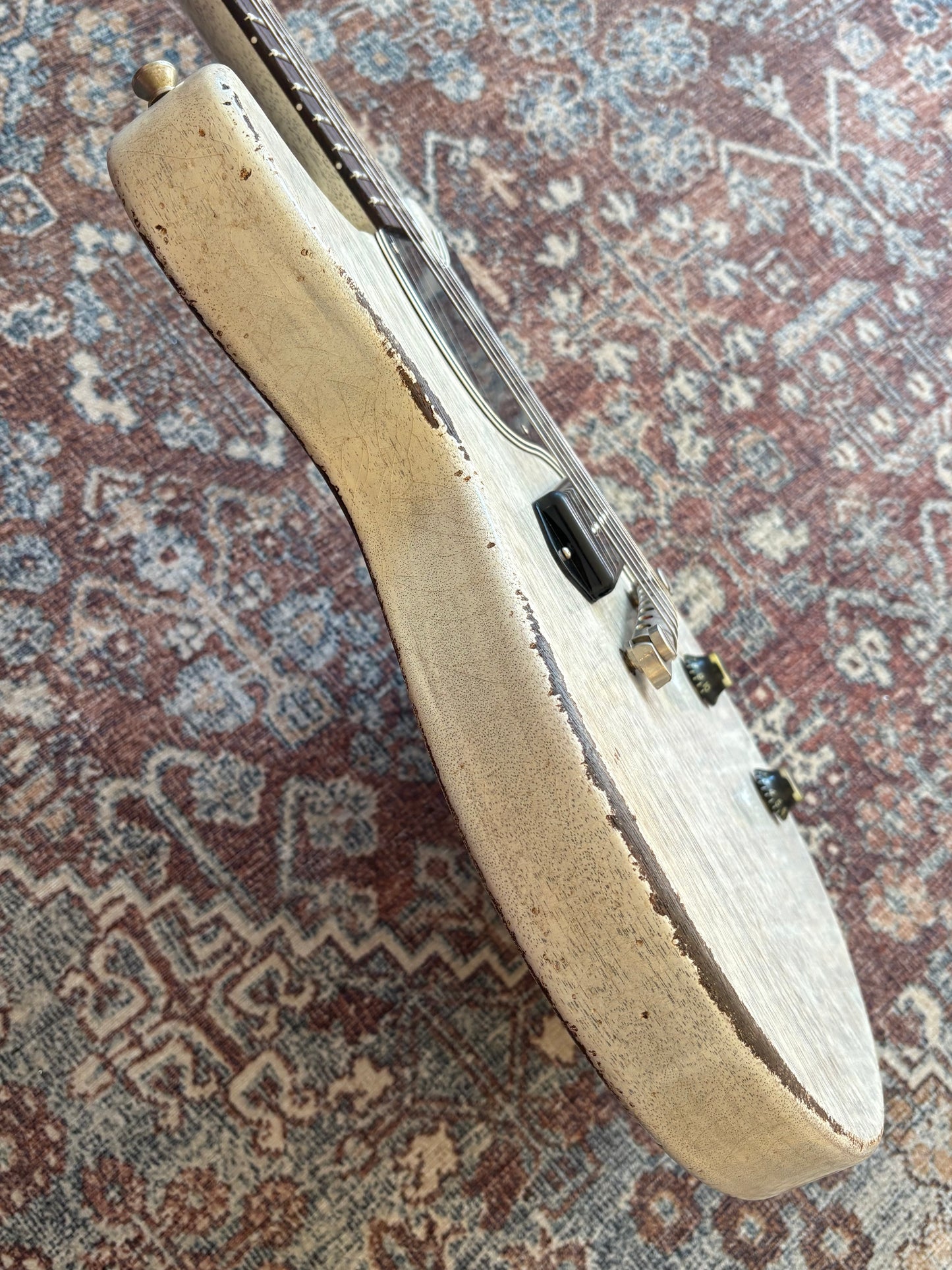 Rock N Roll Relics Thunders TV White