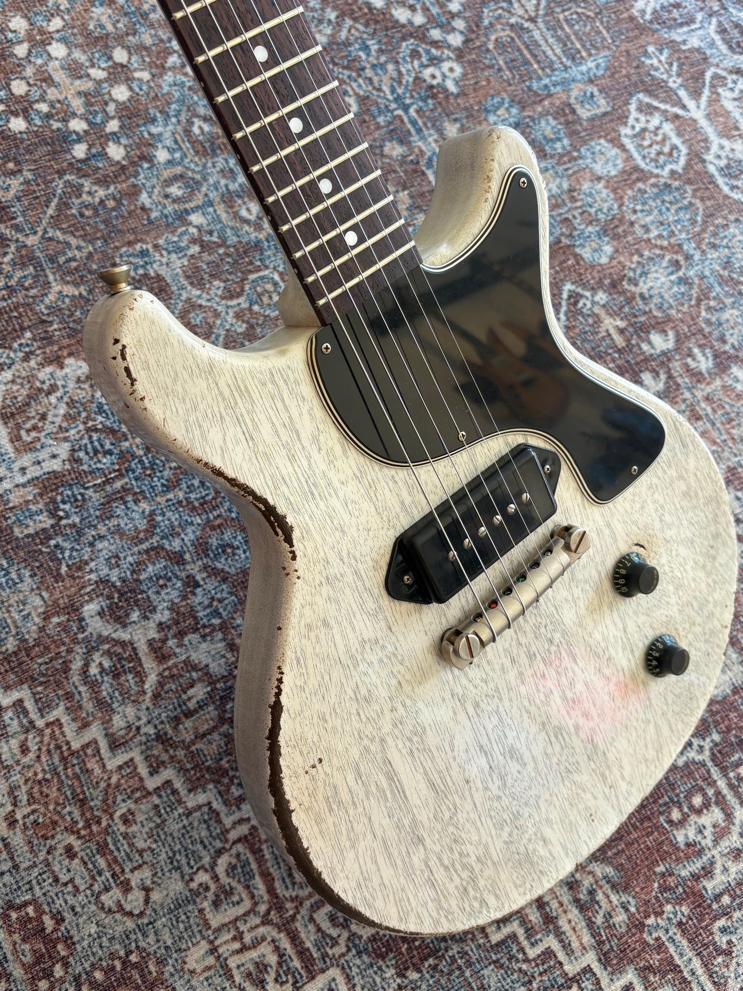 Rock N Roll Relics Thunders TV White