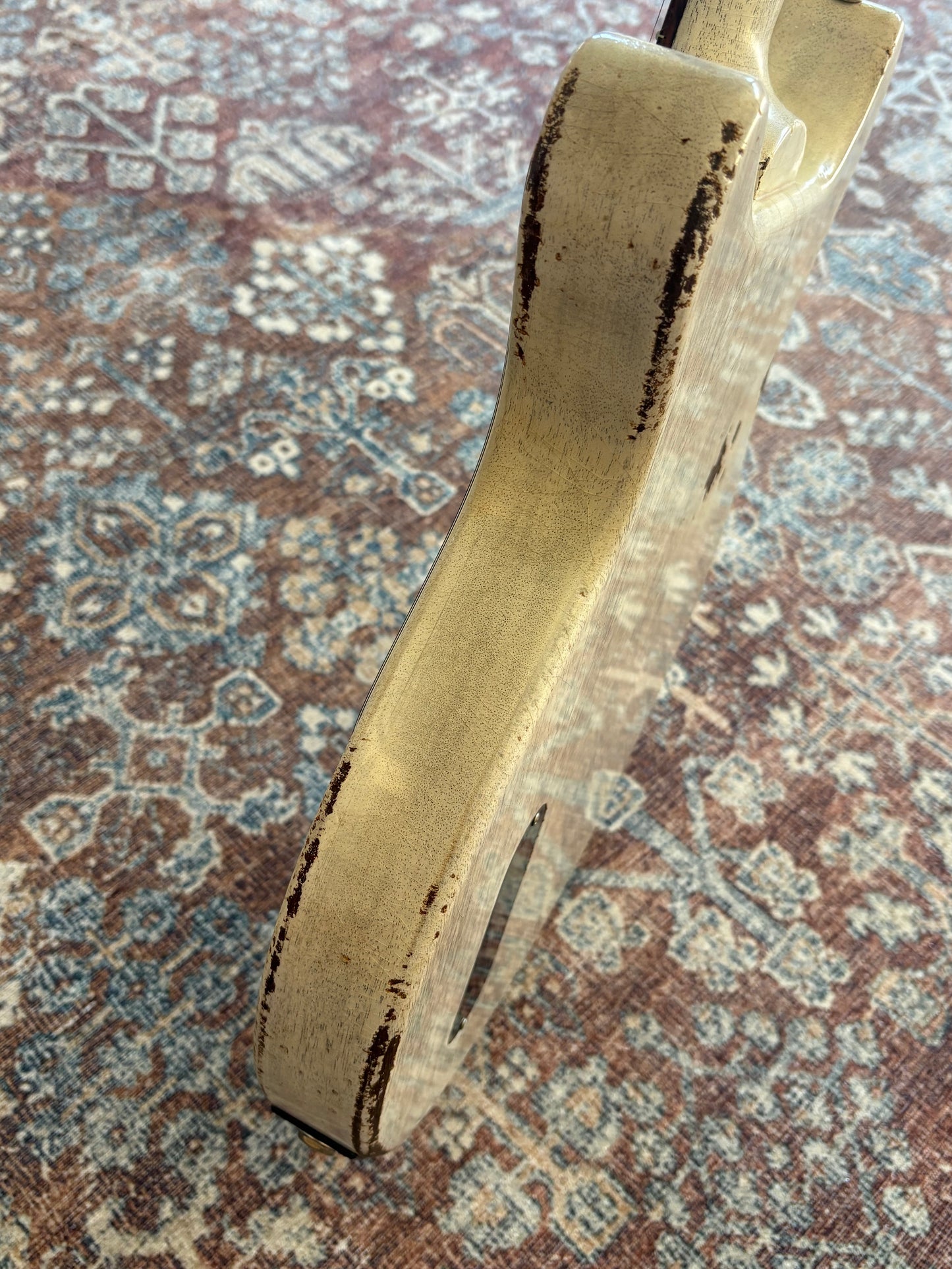 Rock N Roll Relics Thunders TV White