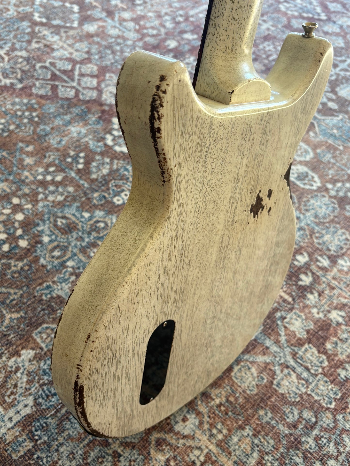 Rock N Roll Relics Thunders TV White