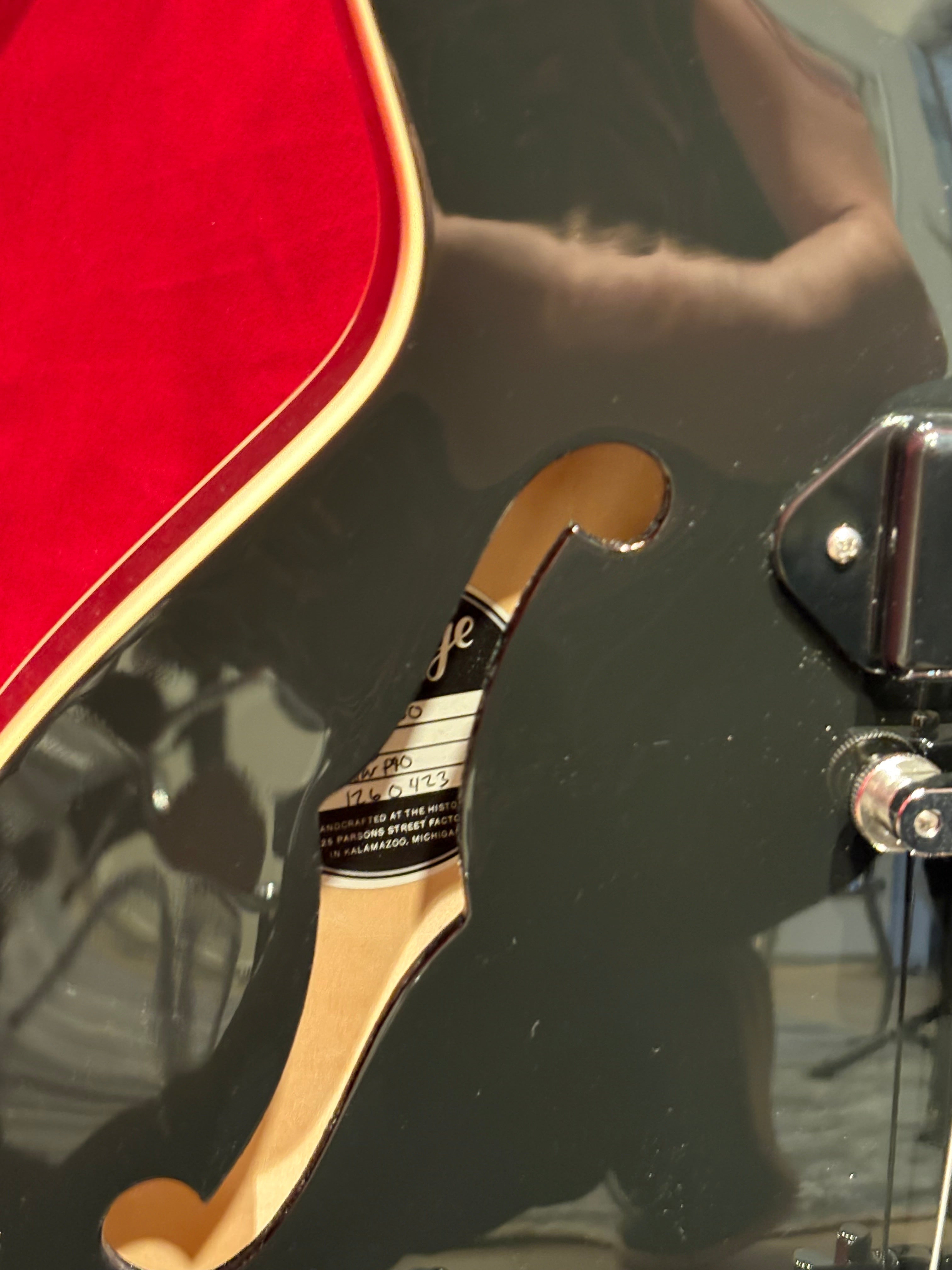 Heritage H-530 Standard Ebony – Rusty's Cool Guitars