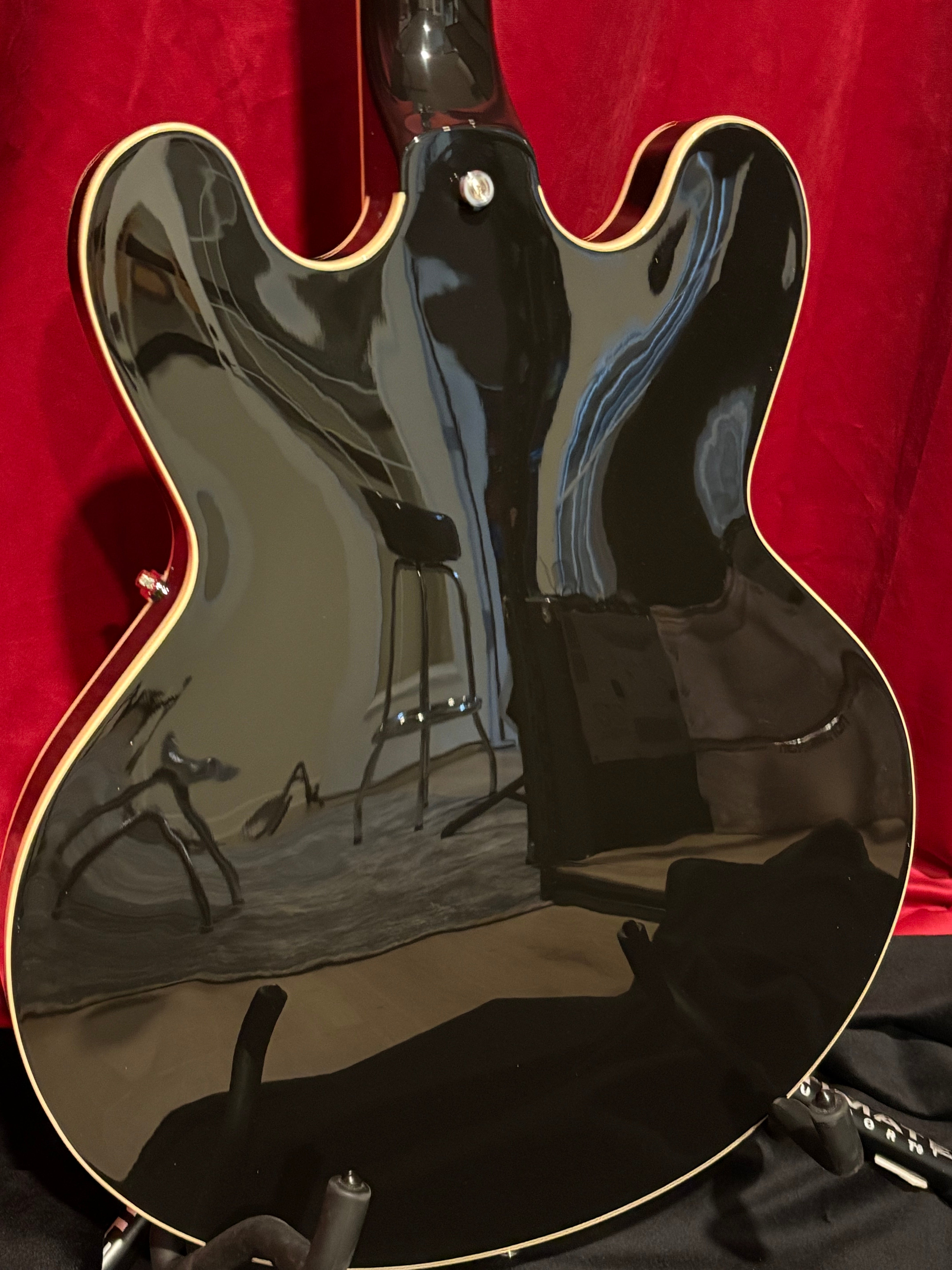 Heritage H-530 Standard Ebony – Rusty's Cool Guitars